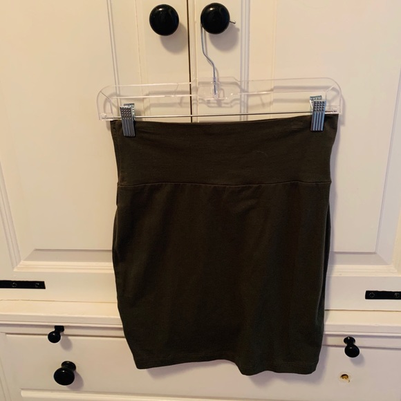 Charlotte Russe Body Con Skirt - Picture 2 of 3